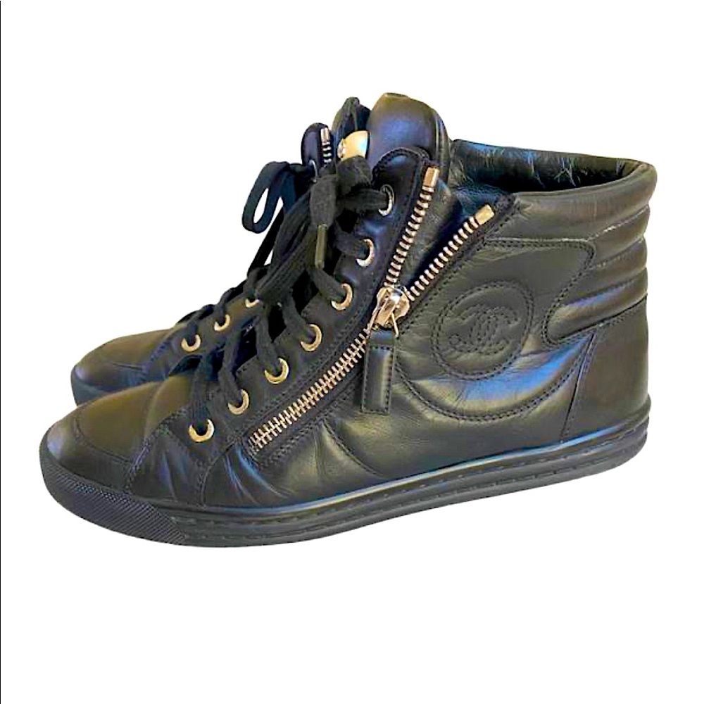 38.5 100% Authentic Chanel leather sneakers